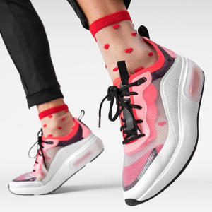 Nike 粉色系专区服饰、运动鞋热卖 少女心满满