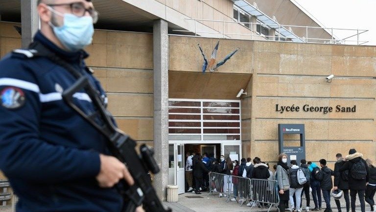南法约上百所学校遭受炸弹和恐袭威胁！黑客自称属于伊斯兰国，恐袭威胁蔓延全法！