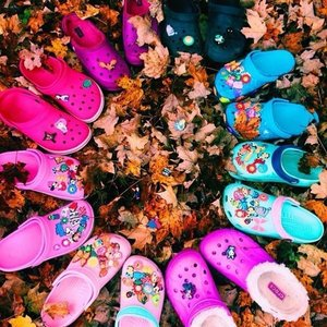 Crocs 官网精选男女及儿童鞋履限时特卖 收毛绒款洞洞鞋