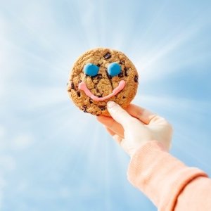 超后一天：Tim Hortons 网红笑脸饼干回归  "狞笑饼干”实为慈善募款