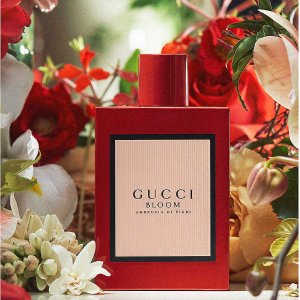 Gucci 新款Bloom香水上市 正红色新年必备