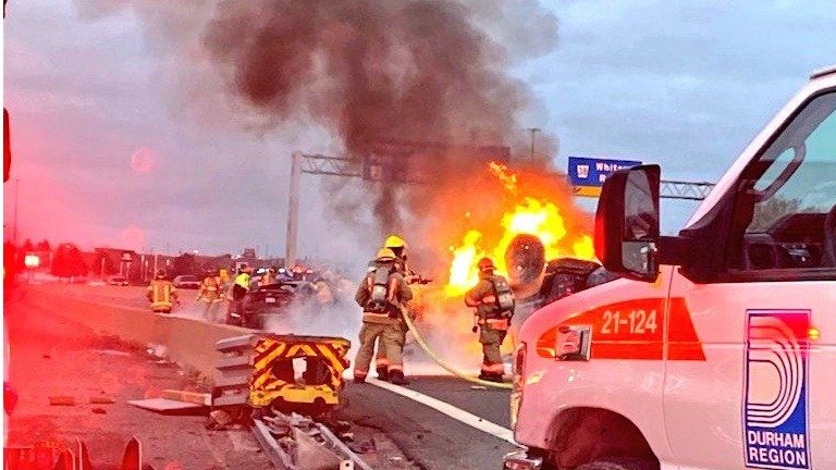 突发！401公路发生严重车祸引发火灾事故，4人被送往医院！