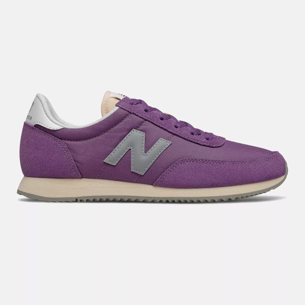 720紫色运动鞋