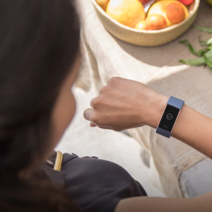 Fitbit 智能手环、手表 关注健康 $99.95收Inspire HR