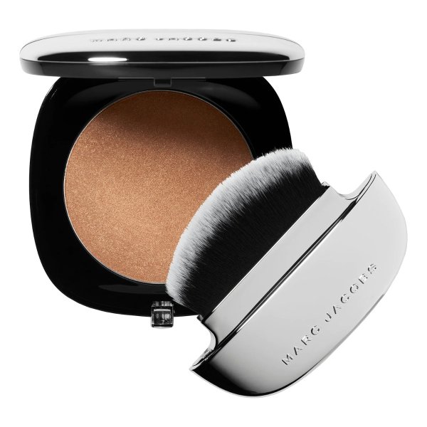| Accomplice Instant Blurring Beauty Powder
