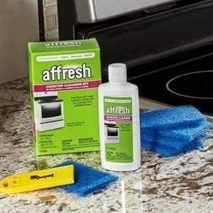 Affresh 炉灶清洁套装 包括清洁剂、5片清洁巾和一个清洁铲