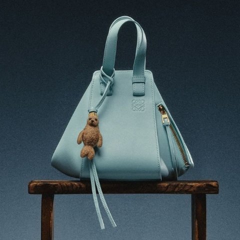 低至5折 马海毛围巾$480年终手速抢🔥Loewe专场 菜篮子包$861、小兔子零钱包$396