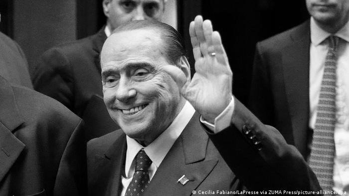 意大利前总理、亿万富翁、AC米兰俱乐部主席贝卢斯科尼去世，享年86岁！