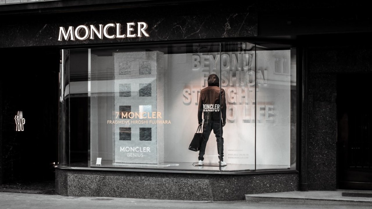 Moncler购买攻略 - 材质、尺码、型号大起底！热门男款和女款羽绒服推荐！