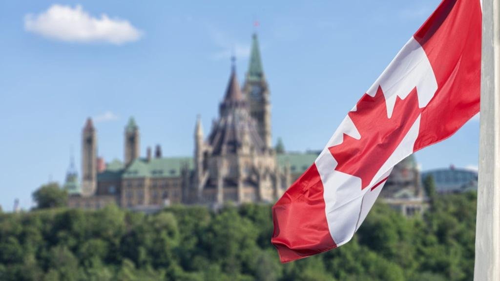 外国人也能在加拿大政府工作？申请渠道、身份要求、“公务员”福利一帖知