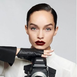 新品上市：L'Oreal和Karl Lagerfeld联名限定款美妆上市 领略大师级美妆