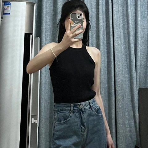 Uniqlo直角肩姐妹show出来! @min挂脖背心