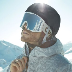 SSENSE 滑雪专场 | 收Oakley雪镜、POC头盔、Endeavor雪板