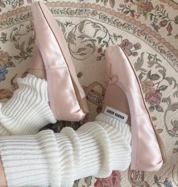 烟粉色芭蕾鞋