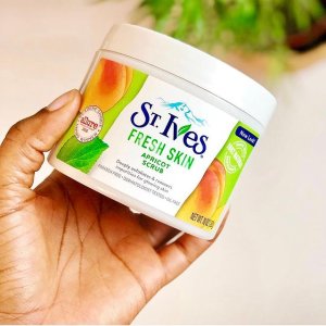 St. Ives 黄杏磨砂膏 100%纯天然黄杏核桃提取物 敏肌可用