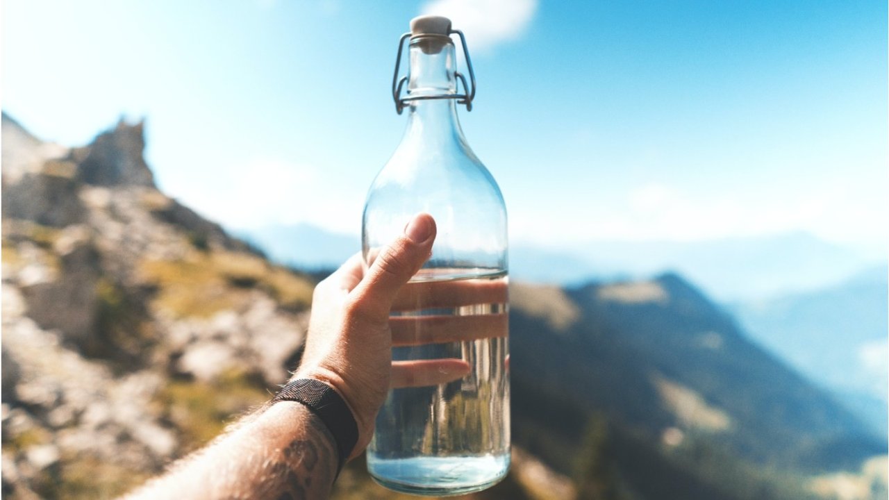 在法国喝水也有讲究？自来水、瓶装水、气泡水，喝什么对身体好？附品牌推荐