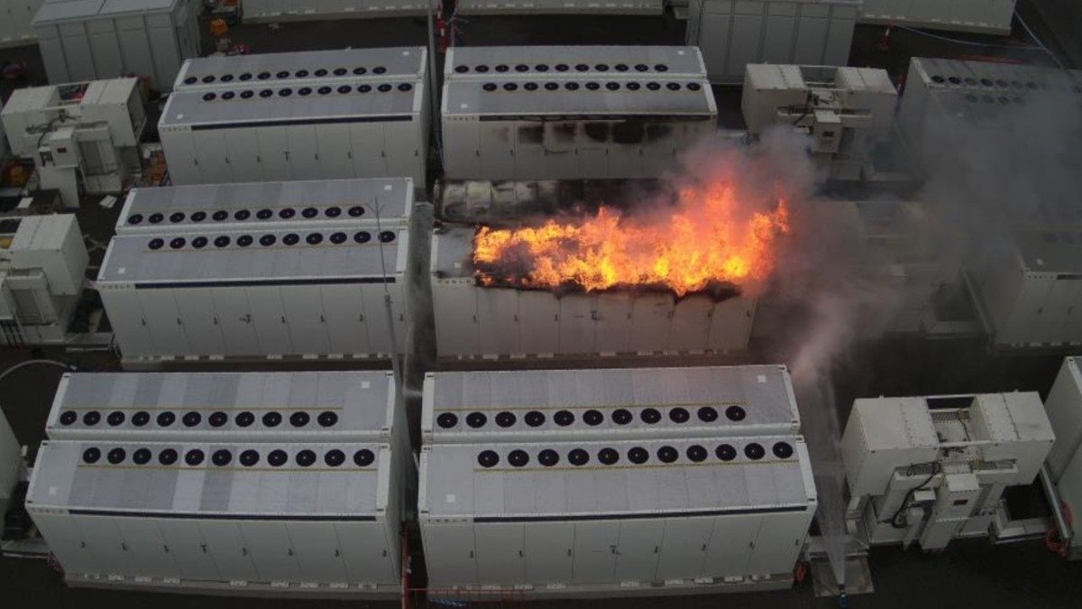 特斯拉在澳洲耗费$6000万的电池项目烧起来了！起火原因不明！