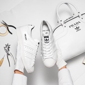 Adidas x Prada 联名贝壳鞋上线 男女同款