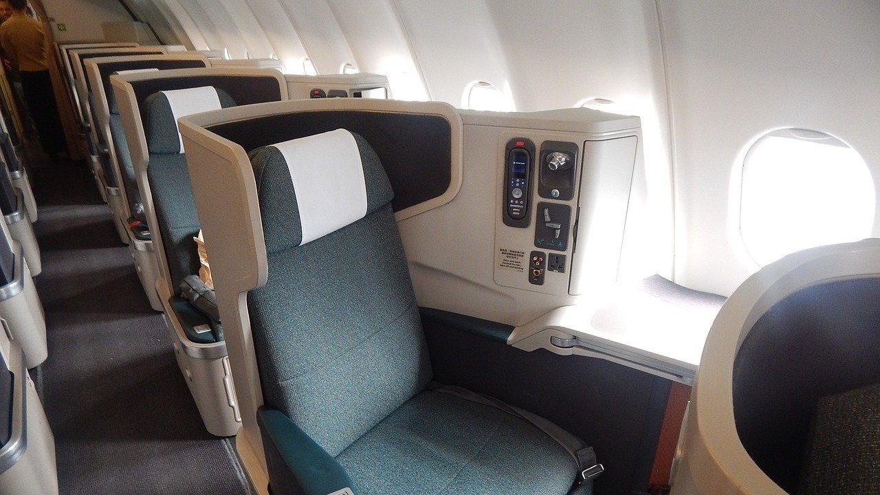 加拿大各航空公司商务舱费用对比 - 服务、飞机餐、座椅舒适度测评