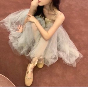 LVR 芭蕾鞋ins爆款🎀封面同款Repetto绑带€143 玛丽珍€214
