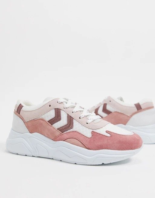 草莓粉运动鞋