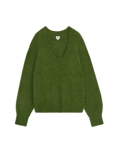 绿色低领针织毛衣