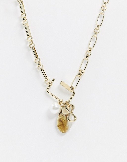 charm and pearl chain necklace in gold