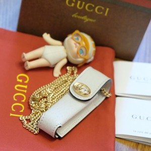 上新：Gucci 新款力作口红包上线 精致小巧既是包包也是项链