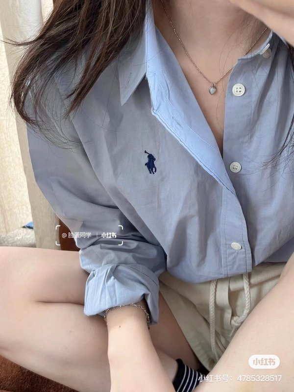 小马Logo 蓝衬衫