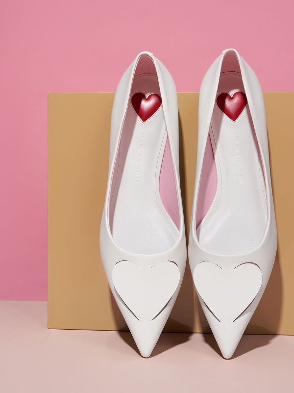 White Amora 爱心镂空平底鞋
