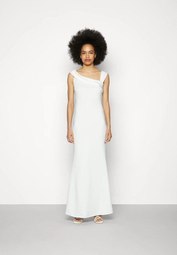 白色礼服裙