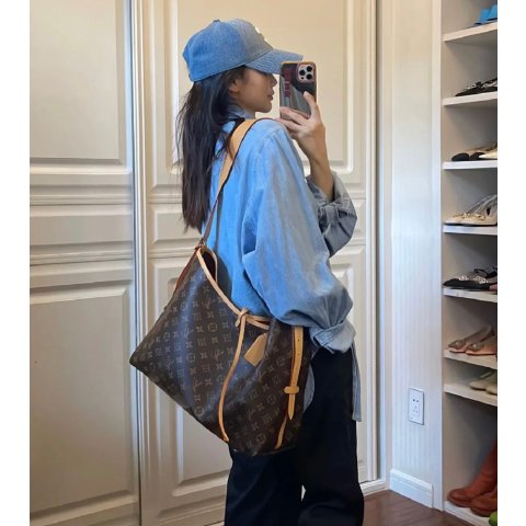 Products by Louis Vuitton: CarryAll MM CarryAll MM 大号$3300.00 超