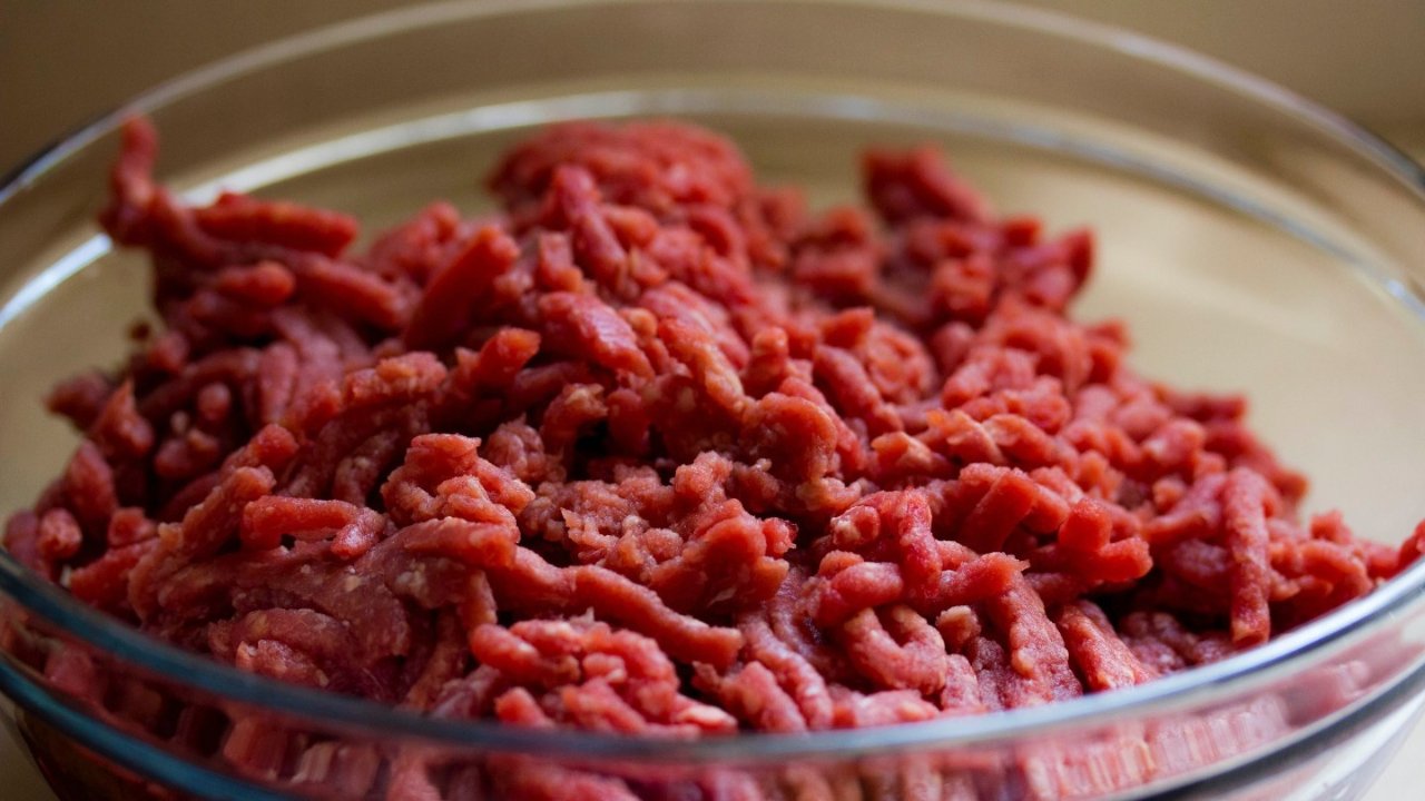 在加拿大销售的牛肉馅和猪肉馅，将会被贴上健康警告标签！