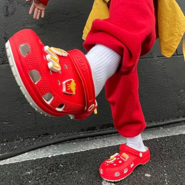 McDonald's x Crocs联名经典洞洞鞋