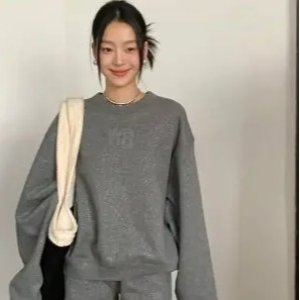 Alexander Wang 年中清仓 字母手拿包€248 吊带€105