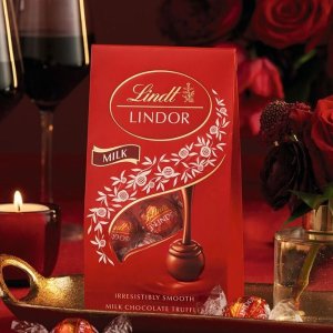 Lindt 瑞士莲巧克力 超多口味供你选 年底送人囤起来！