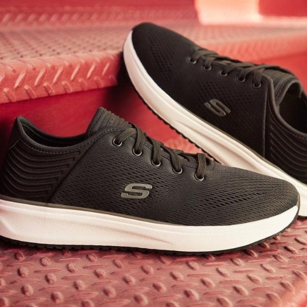 SKECHERS 黑色logo运动鞋