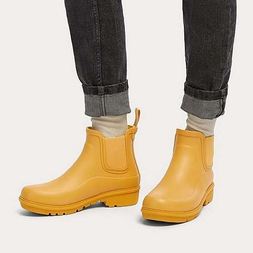 暖黄色雨靴