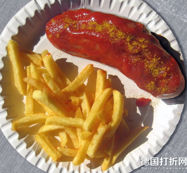 Currywurst_&_Pommes_frites.jpg