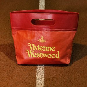Vivienne Westwood 木星玄学大促 爱心手拿包$270(原$450)