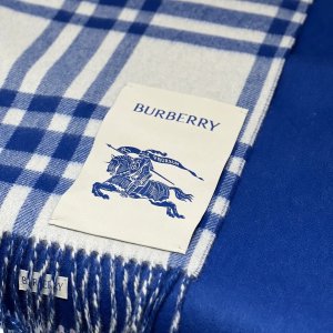 Burberry 上硬货⚡经典渔夫帽€210、战马钱包€195！