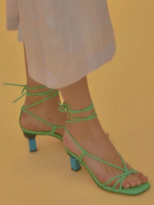 绿色绑带鞋