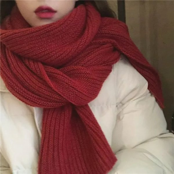 红色毛线针织围巾