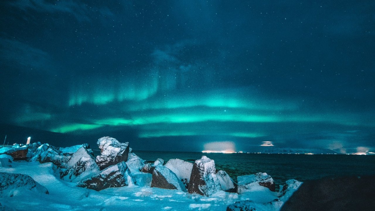 冬季 冰岛旅游攻略｜一起来追极光、看蓝色冰洞和冰川湖泊吧