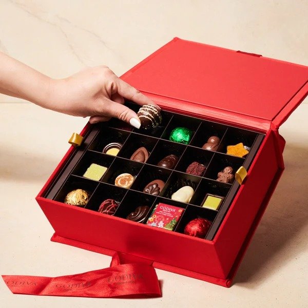 Luxury Grand Place Christmas Gift Box, 42 Pieces | 464g