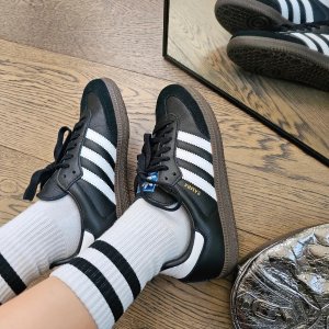 AdidasSamba运动鞋