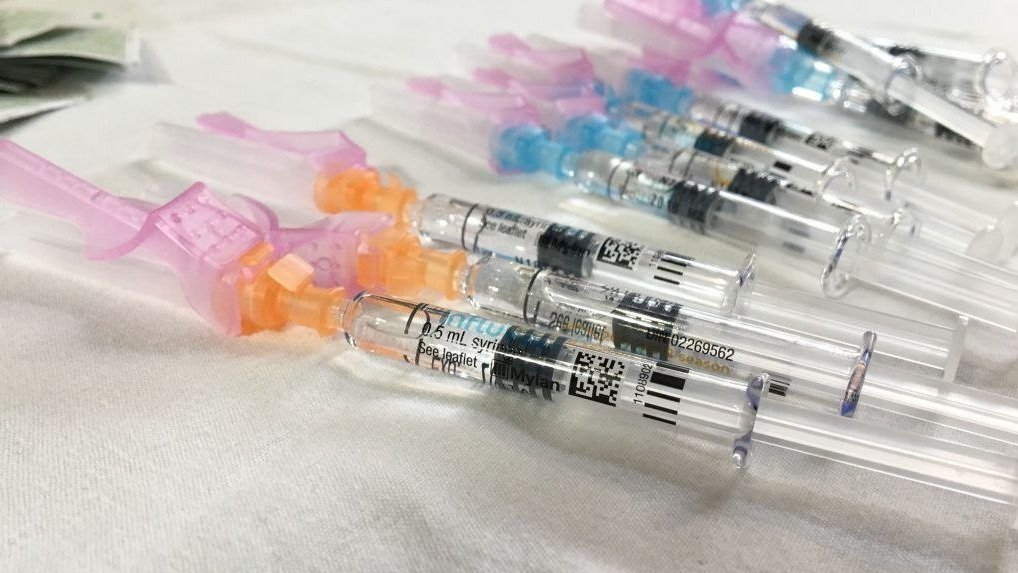 安省公布2023秋季疫苗计划 - COVID强化剂、RSV和流感接种人群，预约方式
