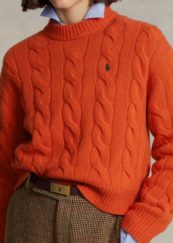 橘色针织衫