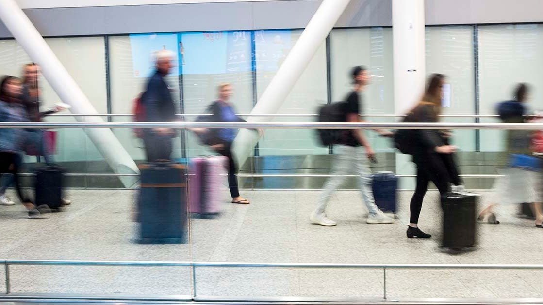 每天13万旅客！皮尔逊机场预计将迎2019年以来最繁忙旅游季，这些日期将达高峰！
