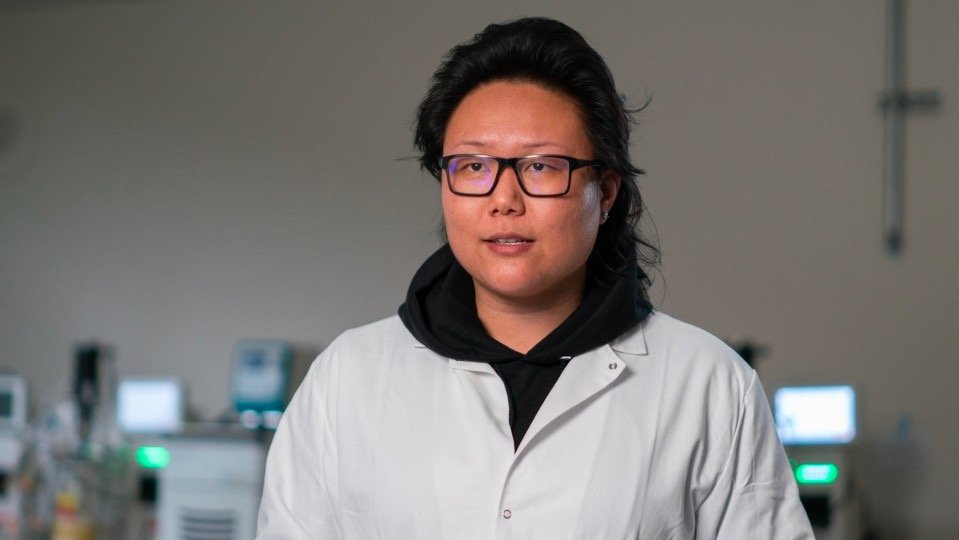 28岁多伦多毕业华裔女科学家因其生物塑料科技公司获亚马逊大批注资！